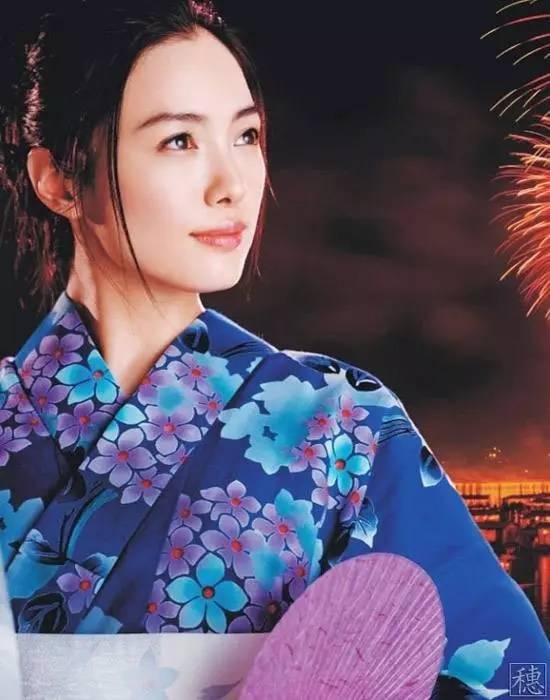 扒开美女的内衣内裤